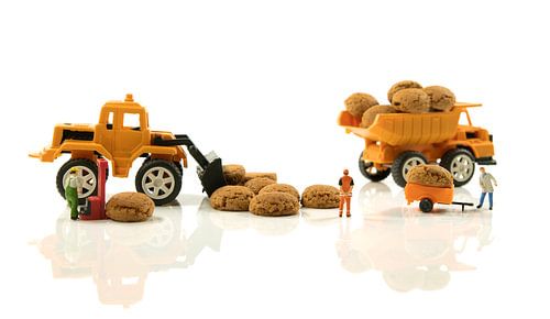 excavator filling truck with dutch pepernoten