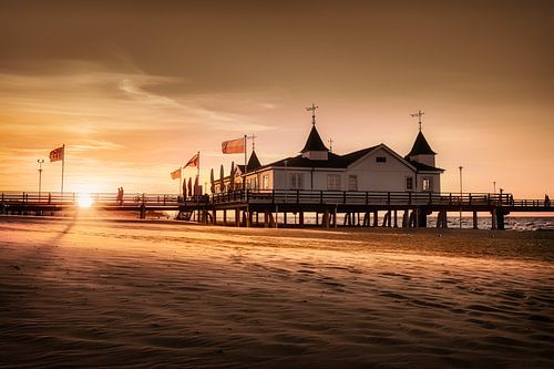 Warm zonlicht op het strand van Ahlbeck op het eiland Usedom