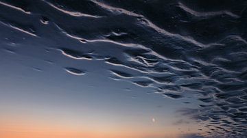 Maan en wolken van Thierry Matsaert