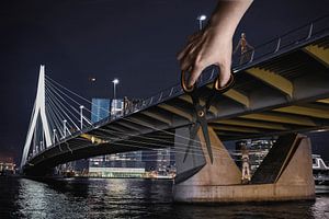 The puppet master at the Erasmusbrug
