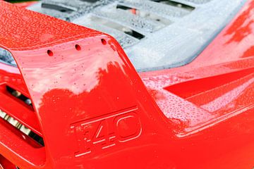 Ferrari F40 supercar van de achterspoiler uit de jaren tachtig van de vorige eeuw. van Sjoerd van der Wal Fotografie