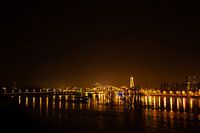 Zicht op Arnhem bij nacht