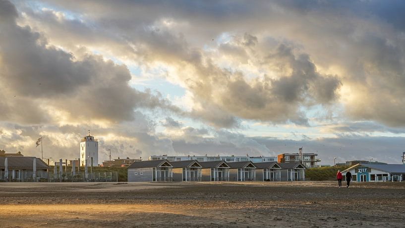 Phare et maisons de plage à Katwijk par Dirk van Egmond