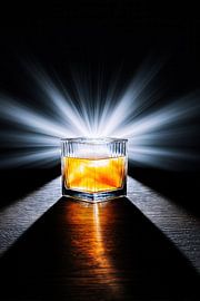 Whiskyglas in dramatisch licht op donker hout