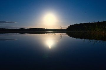 Sunset at the lake in Sweden by Martin Köbsch