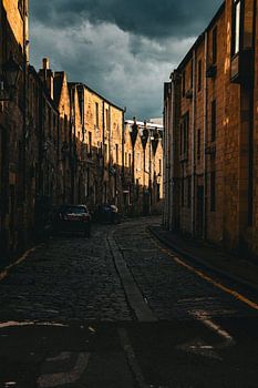 Soleil et nuages d'orage à Atholl Crescent Lane, Édimbourg