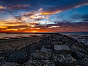 Brouwersdam sunset van Chris van Es