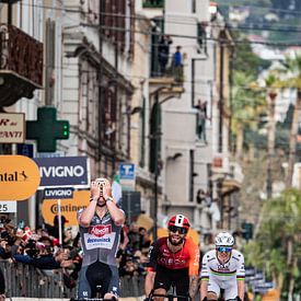 Mathieu van der Poel gewinnt Mailand - Sanremo von Leon van Bon