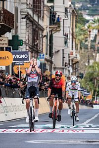 Mathieu van der Poel gagne Milan - Sanremo