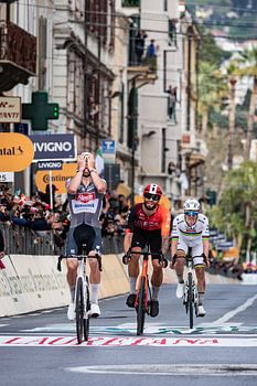 Mathieu van der Poel wint Milaan - Sanremo