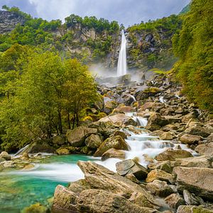 Cevio-Wasserfall im Tessin, Schweiz