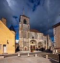 Kerk (Collégiale) Saint-Lazare in Avallon, Frankrijk van Joost Adriaanse thumbnail