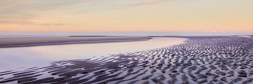 Meereslandschaft, Strand und Nordsee bei Sonnenuntergang