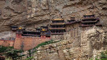 Het Xuankong Si hangende klooster bij Datong in China van Roland Brack