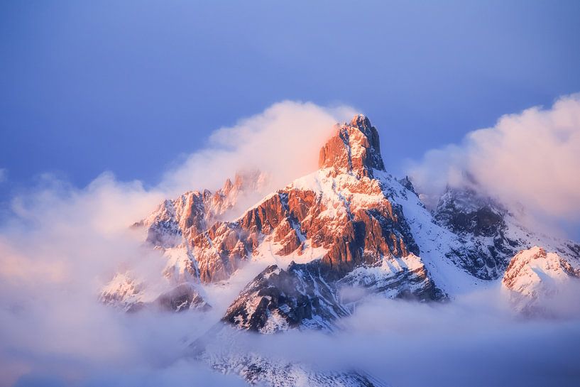 Berglandschap met Alpenglühen van Coen Weesjes