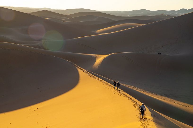 zandduinen en zonsondergang in Erg Chegaga woestijn, Marokko van Jan Fritz