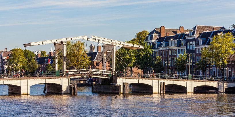 Magere Brug dans la vieille ville d'Amsterdam par Werner Dieterich