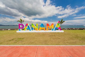 Panama bord op de Causeway in Panama City van Jan Schneckenhaus