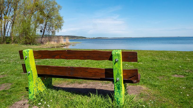 Banc au bord d'un lac Région des lacs du Mecklembourg par Animaflora PicsStock