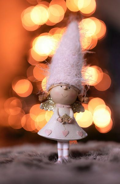 Christmas elf by Tania Perneel