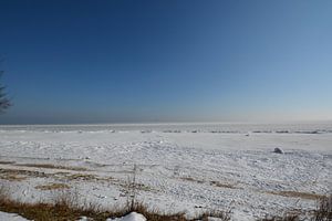 Eisschollen am Südstrand in Göhren, zugefrorene Ostsee, Rügen
