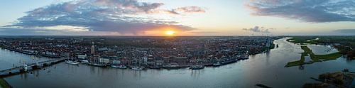 Kampen panorama zonsondergang over de IJssel in de winter