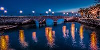 Nachtfoto van de brug bij de Charco del Conde, Arrecife van Harrie Muis thumbnail