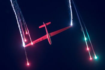 The glider - Segelflugzeug mit Feuerwerk