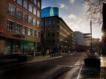 De Rotterdamse winkelstraat De Meent bij zonsondergang van Erik Groen