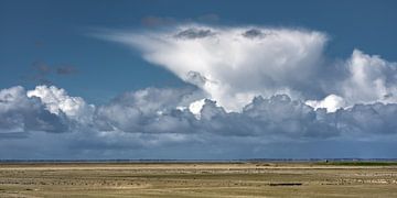 Bewölkter Himmel über dem Wattenmeer vom Noorderleegdijk aus