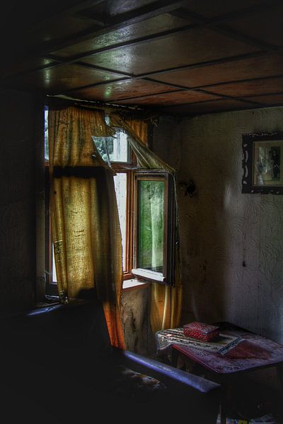 Verlaten spookachtig raam ergens in Europa! von Melvin Meijer