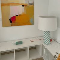 Klantfoto: Abstract schilderij in voornamelijk geeltinten van Studio Allee, op canvas