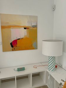 Abstract schilderij in voornamelijk geeltinten
