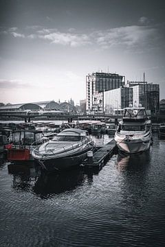 Amsterdam aux Pays-Bas n'est pas seulement noir et blanc