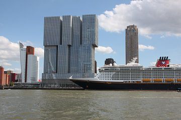 Disney-Schiff legt in Rotterdam an von Marcel F.J. Homan