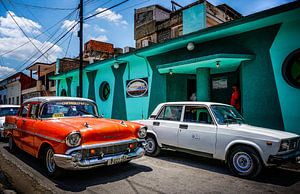 Orange Oldtimer in Bayamo (Cuba) von Loris Photography