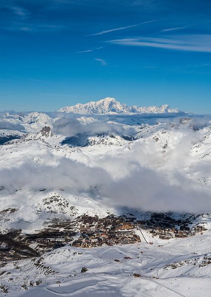 Val Thorens im Schnee mit dem Mont Blanc von Anouschka Hendriks