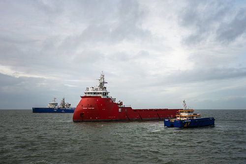 Offschore schepen Energy Partner, Bibby Wavemaster Horizon & Eems Wave