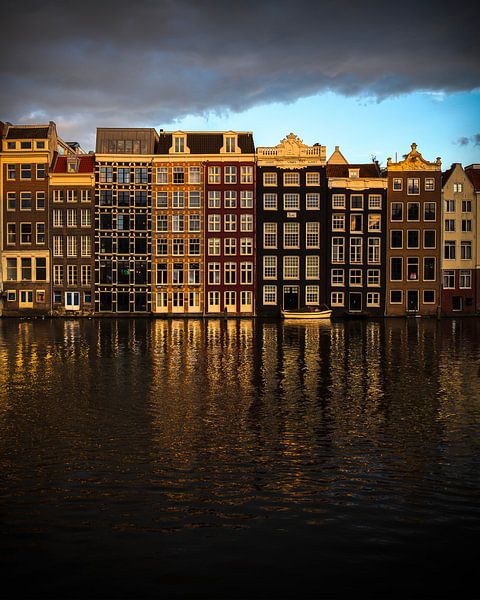 Damrak van Amsterdam Pixels