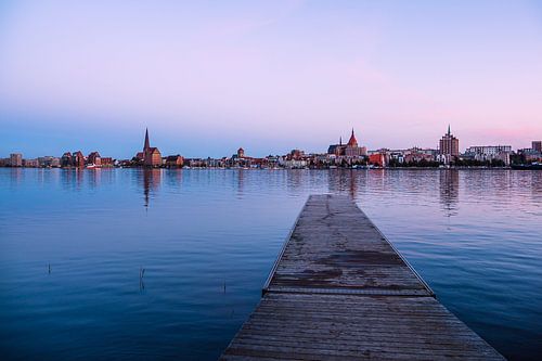 Uitzicht over de Warnow naar de Hanzestad Rostock