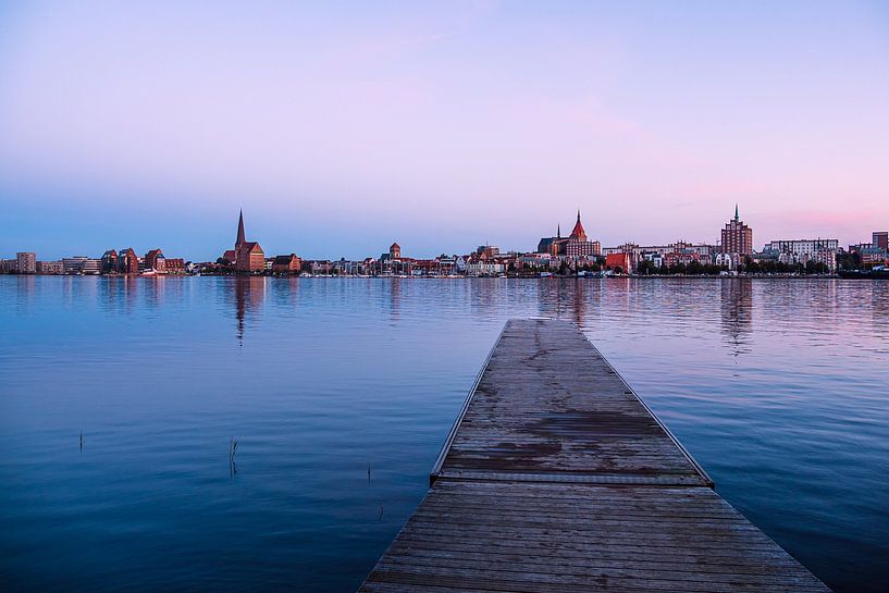 Blick über die Warnow auf die Hansestadt Rostock von Rico Ködder