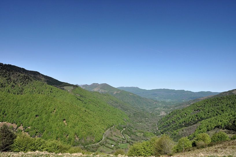 Green valleys under the Ariège sky by Frank Photos