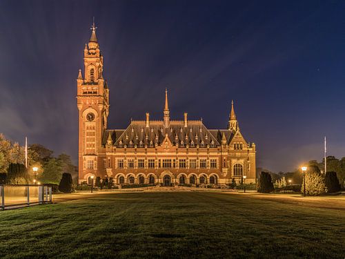 Peace palace at night
