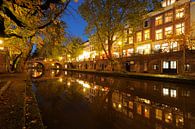 Oudegracht in Utrecht tussen Gaardbrug en Hamburgerbrug van Donker Utrecht thumbnail