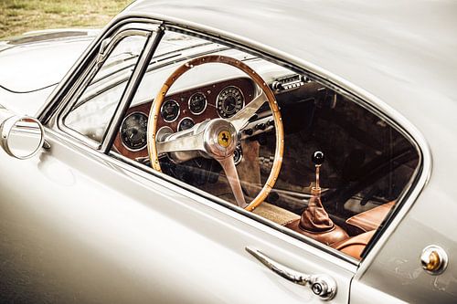 Armaturenbrett eines Ferrari 250 GT Europa, klassischer Grand-Tourer-Coupé von Sjoerd van der Wal Fotografie