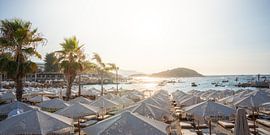Ein Sommerabend an der albanischen Riviera von Johan Savelkoul