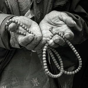 En pèlerinage avec  les mains ouvertes sur Affect Fotografie