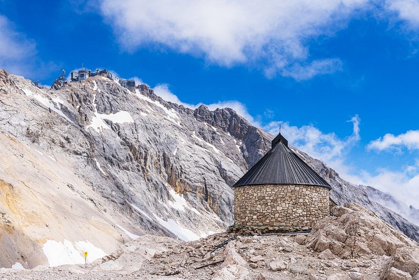 Die Kapelle Mariä Heimsuchung auf dem Zugspitzplatt bei Garmisc von Rico Ködder
