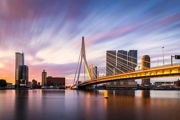 Erasmus Brücke Rotterdam Sonnenaufgang Gold von Vincent Fennis
