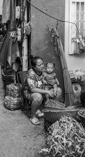 Hele families wonen bij elkaar in een huis in Vietnam van Bart van Lier